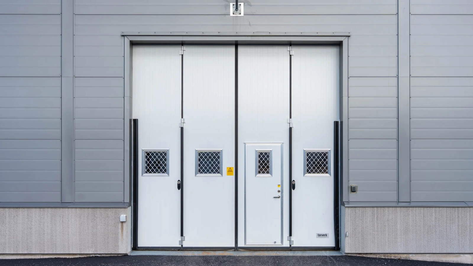 Säkhetsklassad vikport med armerade fönster