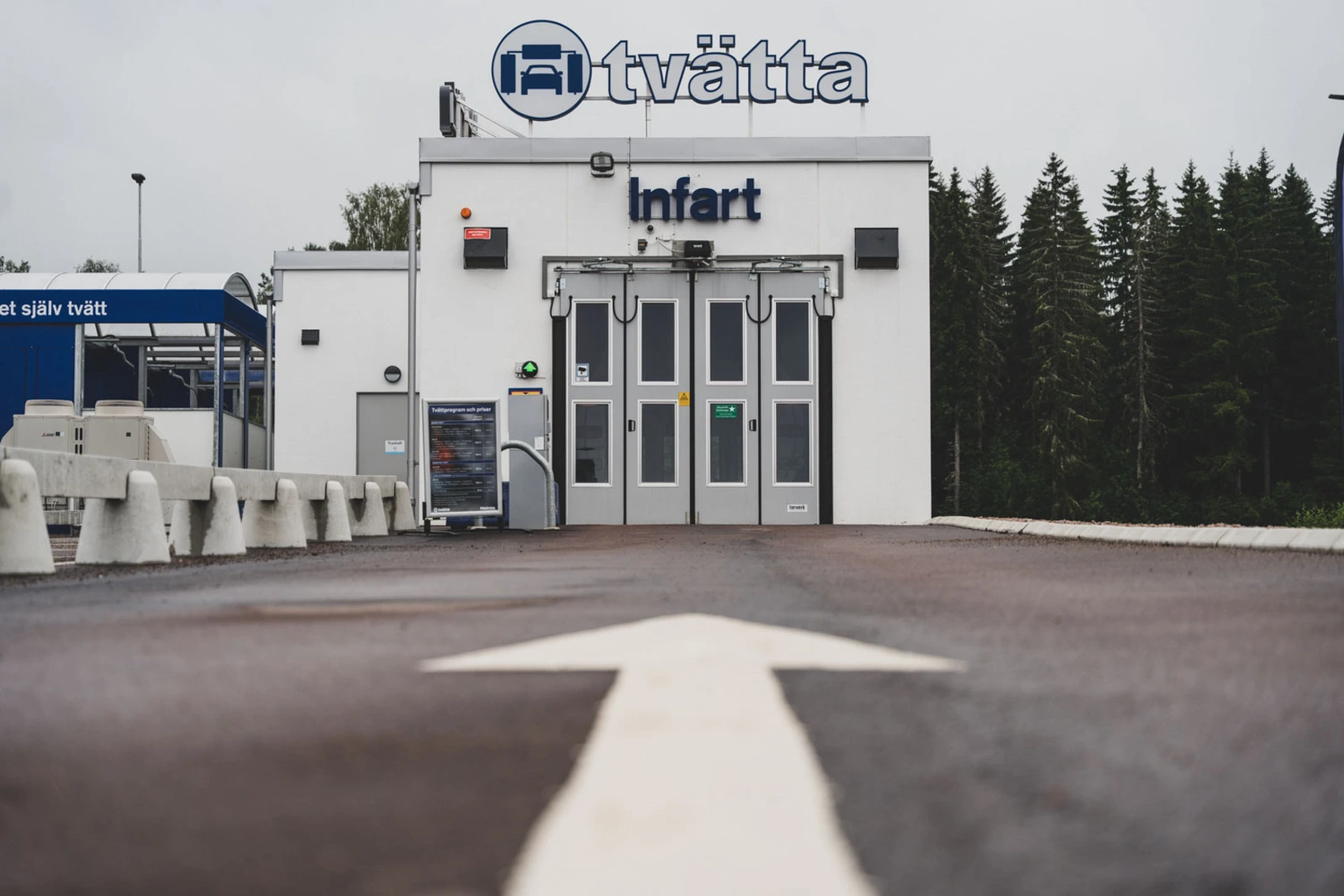 En tvätthallsport som har ytbehandling som ger den ökat rostskydd.