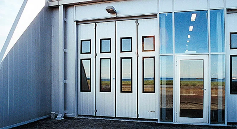 Att sätta gångdörren bredvid porten sparar energi
