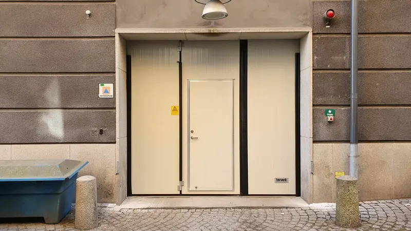 Ny garageport sänker uppvärmningskostnaden åt BRF Tegelpråmen i Stockholm
