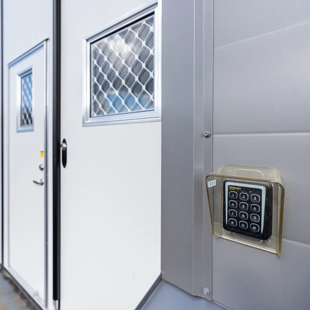 Keypad for opening folding door