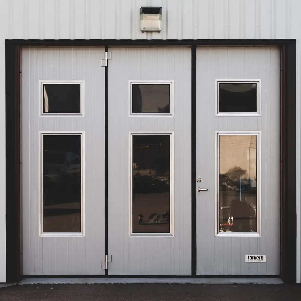 Folding door with standard surface treatment