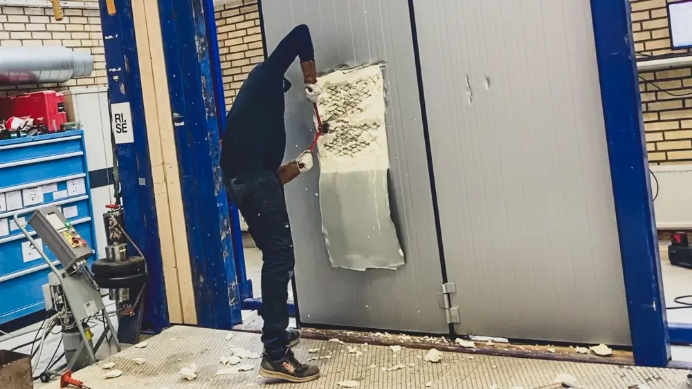 RISE testing burglary resistance in a folding door from Torverk