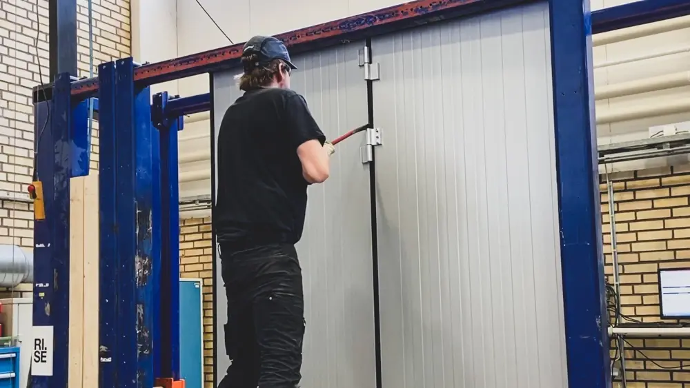 RISE testing burglary resistance in a folding door from Torverk