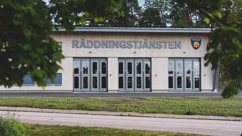 Tre nymonterade vikportar i Grums Räddningsstation.