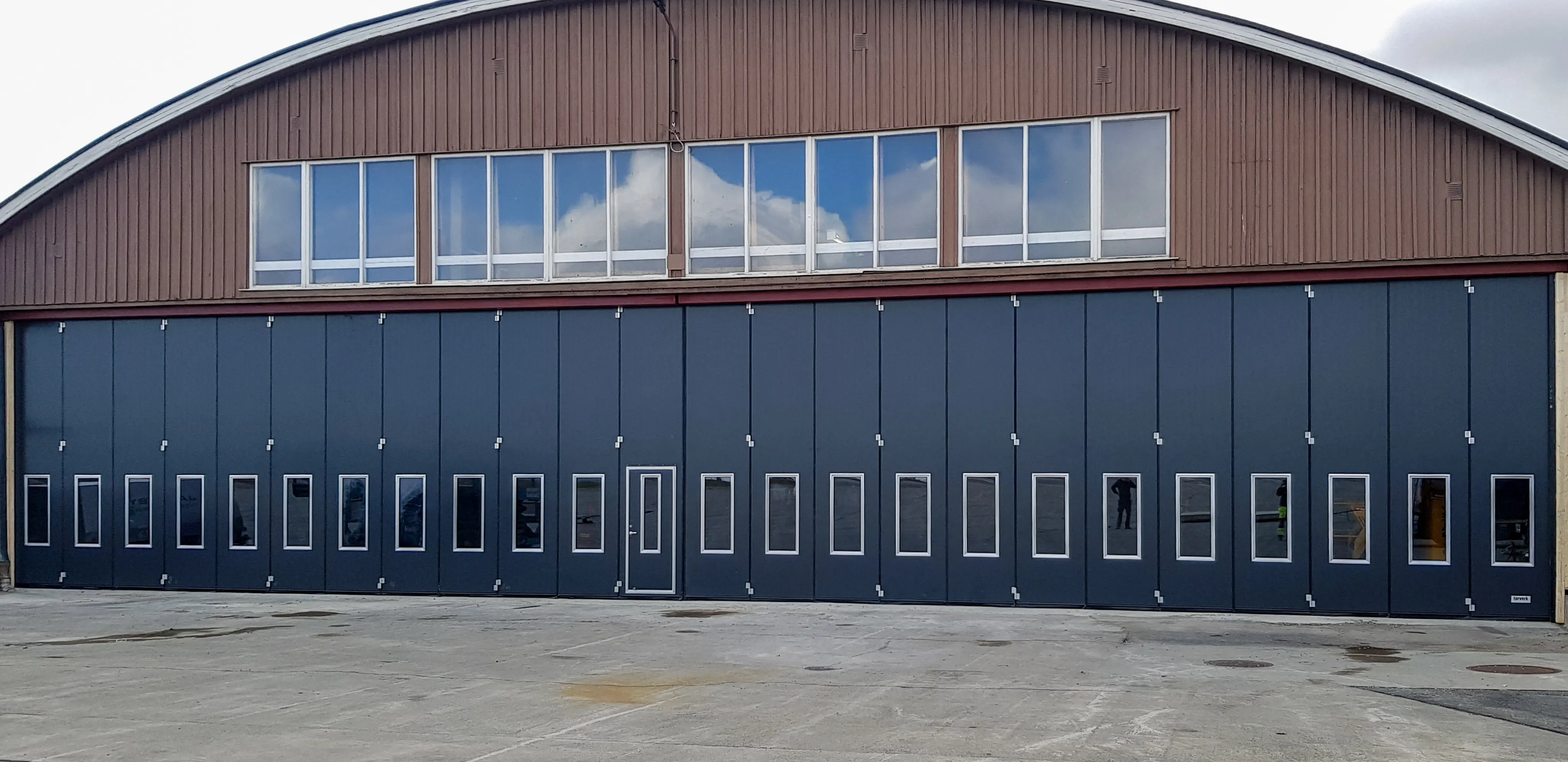 Security-rated doors can be built up to 14.5 meters wide when motorized and 25 meters wide when manual.